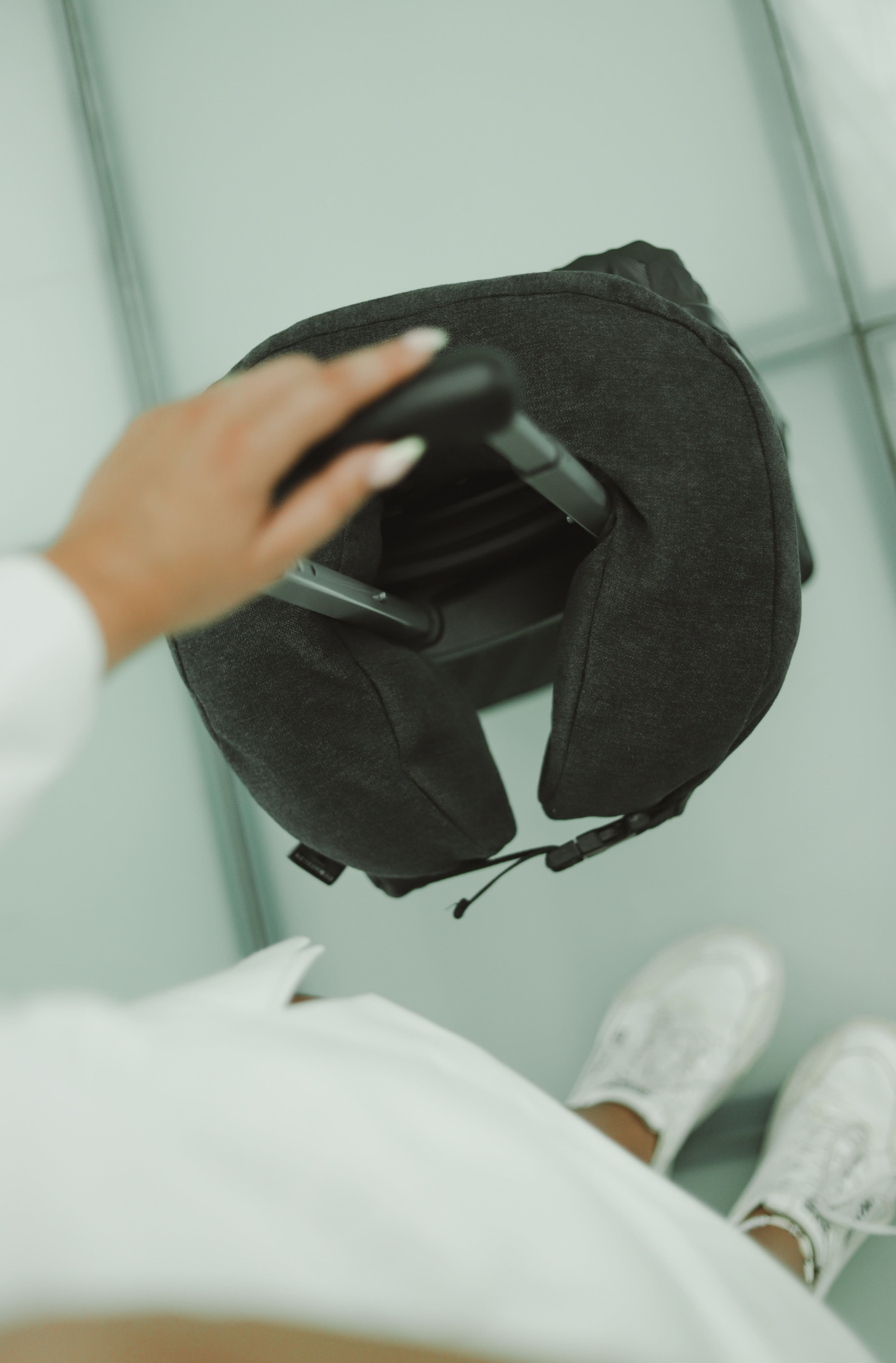 almofada travesseiro de pescoço de viagem com roupas, armazenamento, evite taxas extras de bagagem, itens essenciais para viagens, saco de viagem, sem enchimento